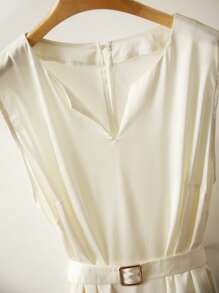 SHEIN Frenchy 大码女式夏季优雅简约办公室通勤 V 领腰带 A 字纯色连衣裙 - 米色 - 查看 5