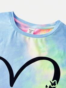 Conjunto de camiseta de cuello redondo de manga corta raglan holgada con estampado de corazón y mariposa efecto tie-dye y pantalones acampanados de punto para niñas preadolescentes, estilo de moda callejera informal