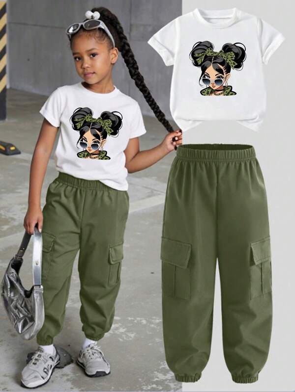 SHEIN Conjunto de 2 piezas con camiseta de manga corta de cuello redondo con estampado dulce de niña joven y pantalones cargo, adecuado para el verano