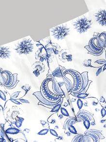 SHEIN MOD Vestido maxi de corte evasé con estampado vintage azul sobre fondo blanco, talla grande