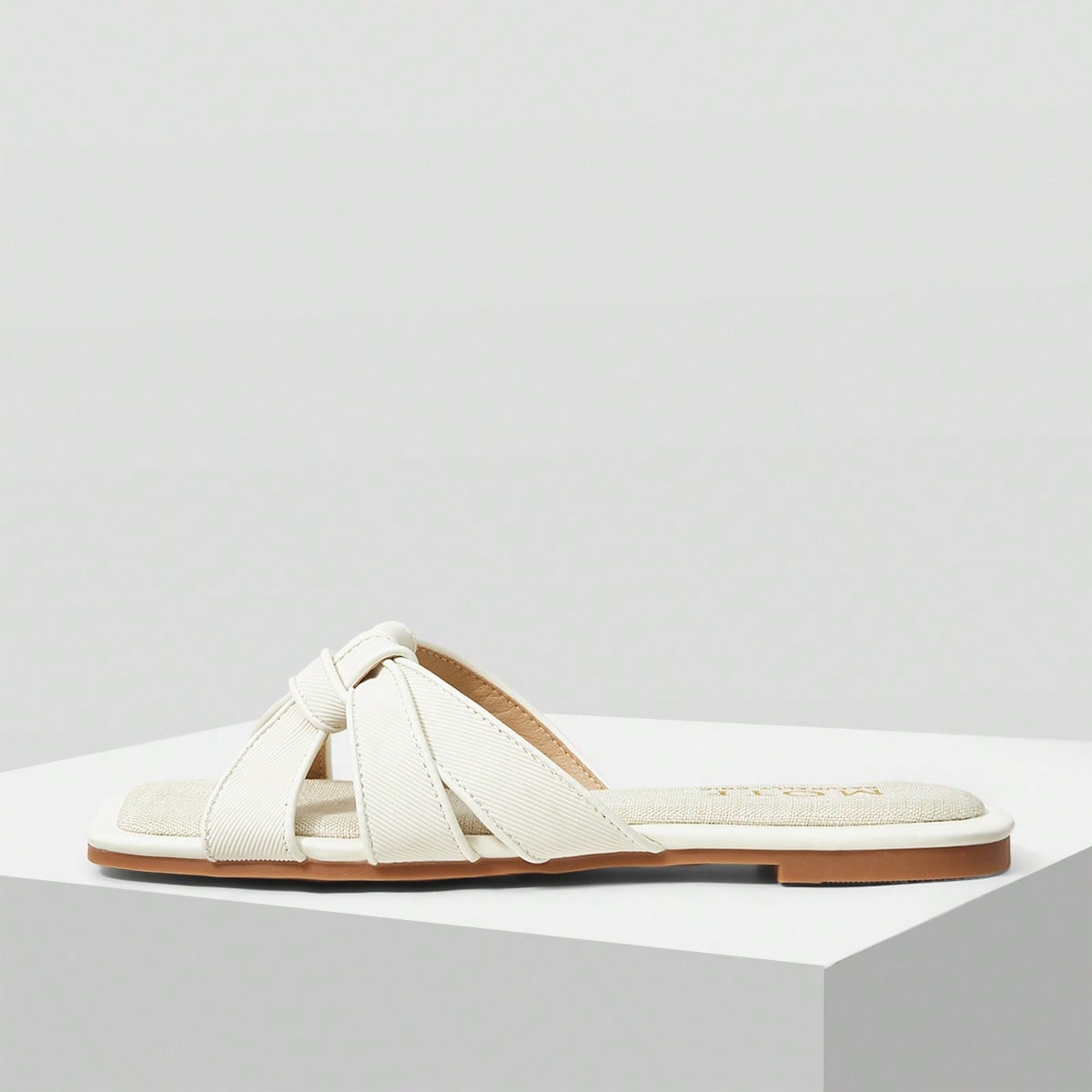 SANDALIAS PLANAS DE PU CON PUNTERA CUADRADA