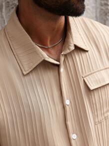 Manfinity Homme Conjunto de camisa e shorts casuais plus size masculinos de verão com bolsos lisos e manga curta, abotoamento simples - Caqui - Ver 5