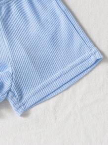 SHEIN Playful Pals 5件套婴幼儿服装，包含5件短袖纹理针织上衣和5条松紧腰纹理针织短裤。上衣颜色有卡其色、浅蓝色、军绿色、棕色和黑色，短裤颜色相同。适合春夏季户外活动、休闲穿着，适合6个月至2-3岁宝宝。 - 彩色 - 查看 7