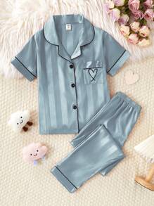 SHEIN Set de 2 piezas de pijama con top de manga corta y pantalones, con bordado de corazón jacquard, cómodo y casual para niñas