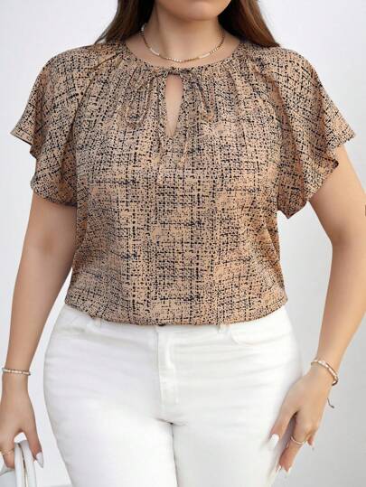 SHEIN Clasi Camisa de manga corta con escote calado para mujer de talla grande