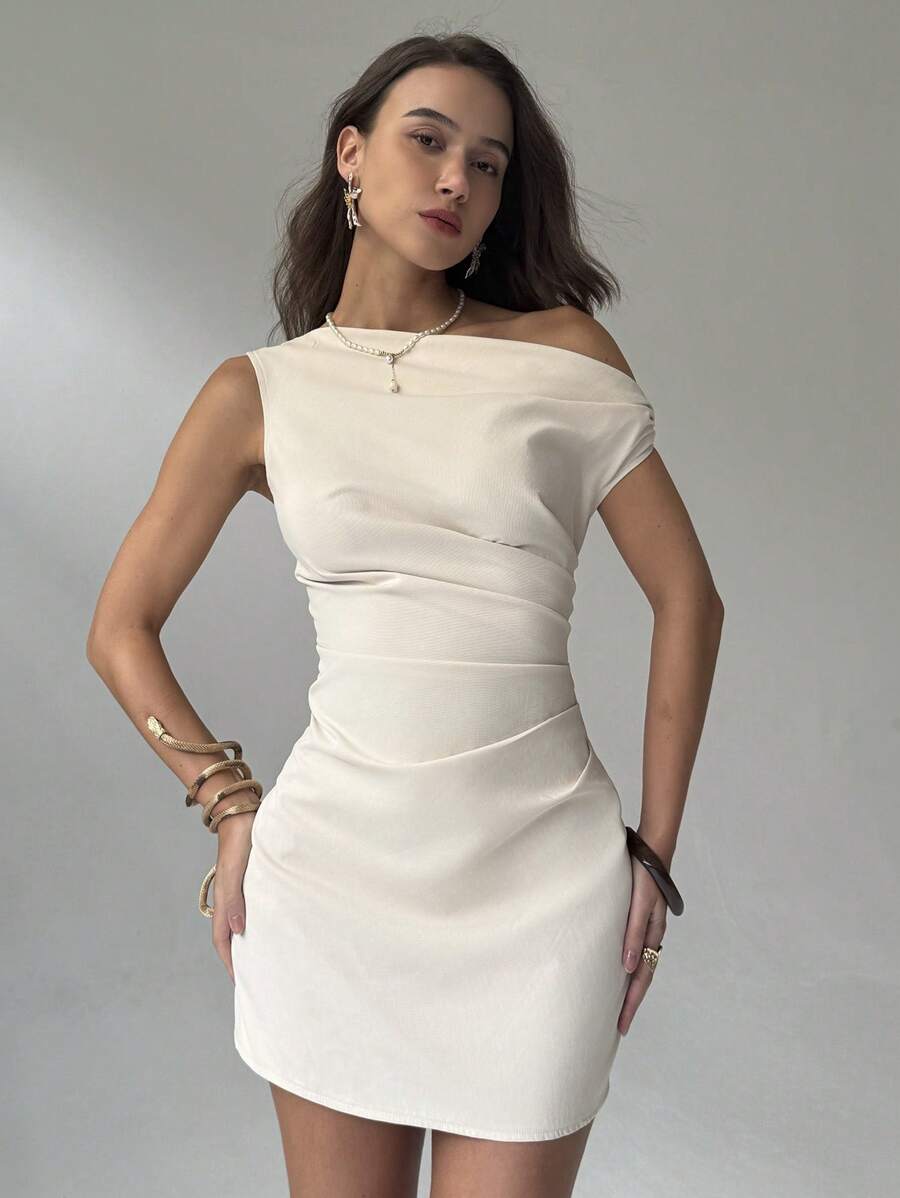 Aloruh 全新不对称不对称肩部设计褶皱腰身修身迷你杏色紧身连衣裙