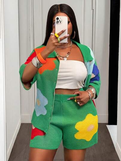 Slaydiva 2025 New Spring/Summer Plus Size Women Vintage Western/Tropical/Music Festival/Club/Road Trip/Casual/City/Graduation Date/Elegant Holiday 2 Pieces Set: Loose Colorful Floral Knit Cardigan With Collared Neck, Short Sleeves, Open Front And Matching Loose Colorblock Floral Printed Shorts Plus Size Women 2 Pieces Summer Two Pieces Set Plus Winter Fall Autumn