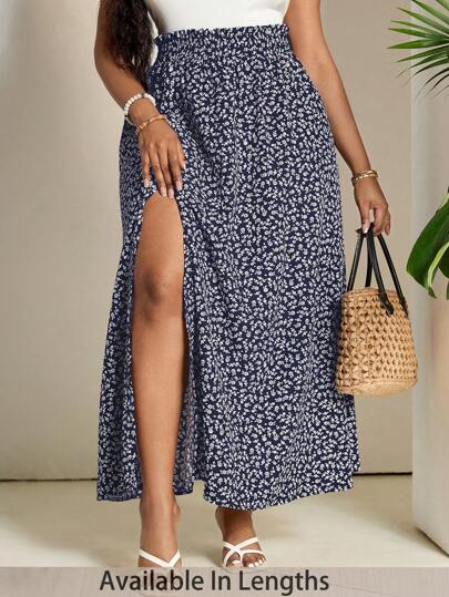 SHEIN PETITE CURVE Falda larga informal con estampado floral diminuto, abertura lateral y dobladillo dividido, para talla grande, ideal para vacaciones de verano y conciertos campestres