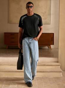 Manfinity BRENVOR 男士春夏新款高端小众解构喷漆钉珠短袖宽松黑色时尚T恤 - 黑色 - 查看 4