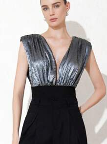 SHEIN Privé Bộ đồ liền thân không tay cổ chữ V khoét sâu màu bạc kim loại, thiết kế gợi cảm, phù hợp cho các bữa tiệc mùa hè, lễ hội âm nhạc, sinh nhật và bữa tối dịp đặc biệt - Bạc - Xem 4