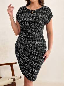 SHEIN Clasi 曲线加大码女士优雅格子裹身中长连衣裙，适合通勤、女士假日装、女士夏装、女士商务休闲装、外出装、女士办公室装、女士春装、节日装、教师装、老款装、优雅连衣裙、针织连衣裙、女士优雅连衣裙、优雅连衣裙、黑色连衣裙、女士黑色连衣裙、黑色迷你连衣裙、女士朴素连衣裙、女士黑色连衣裙