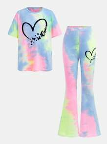 Conjunto de camiseta de cuello redondo de manga corta raglan holgada con estampado de corazón y mariposa efecto tie-dye y pantalones acampanados de punto para niñas preadolescentes, estilo de moda callejera informal