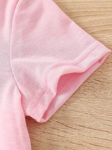 SHEIN 3件套女童休闲豹纹爱心花朵图案套装，字母标语印花T恤+短裤，适合小女孩夏季穿着，短袖儿童图案T恤套装，适合女孩夏季度假穿着 - 彩色 - 查看 5