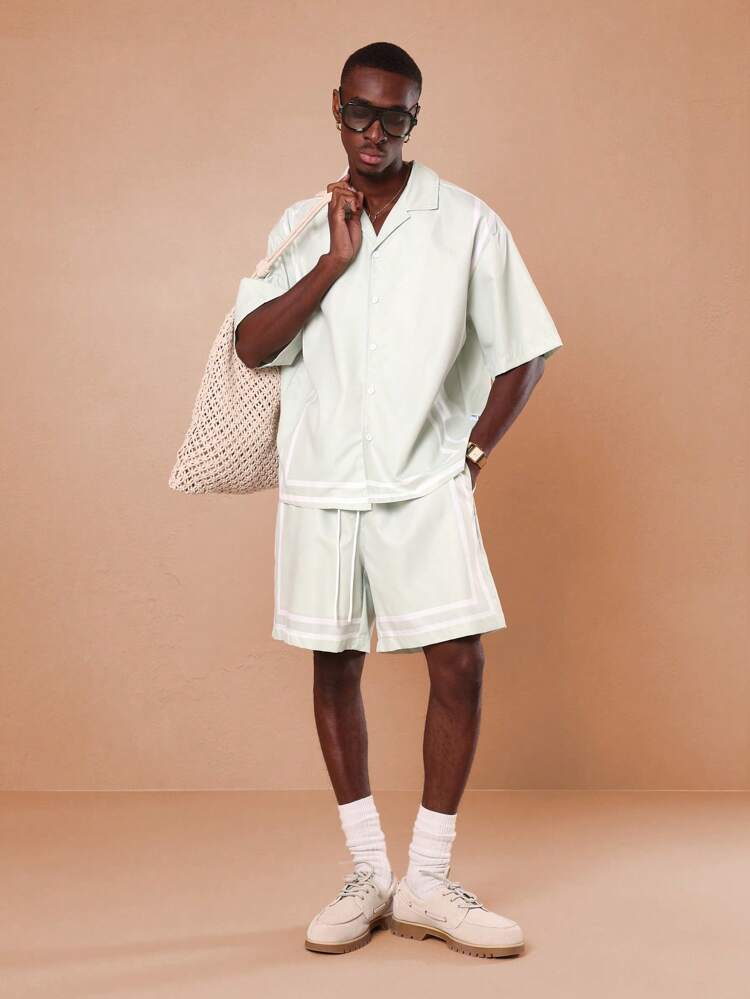 Luźny, swobodny komplet składający się z koszuli i szortów