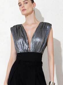 SHEIN Privé Bộ đồ liền thân không tay cổ chữ V khoét sâu màu bạc kim loại, thiết kế gợi cảm, phù hợp cho các bữa tiệc mùa hè, lễ hội âm nhạc, sinh nhật và bữa tối dịp đặc biệt - Bạc - Xem 5