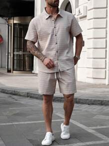 Manfinity Homme Conjunto de 2 piezas de camisa de manga corta con botones y textura + pantalones cortos para hombre talla grande