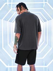 Rick and Morty X SHEIN Men's Cartoon Pattern Round Neck Short Sleeve T-Shirt And Shorts Set - Dark Grey - View 2