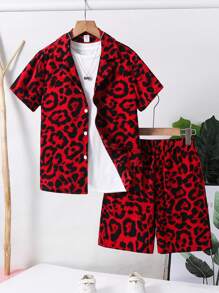 2 件套青少年男孩休闲度假豹纹花卉图案翻领衬衫和短裤套装，适合通勤、上学、休闲、运动、春夏季