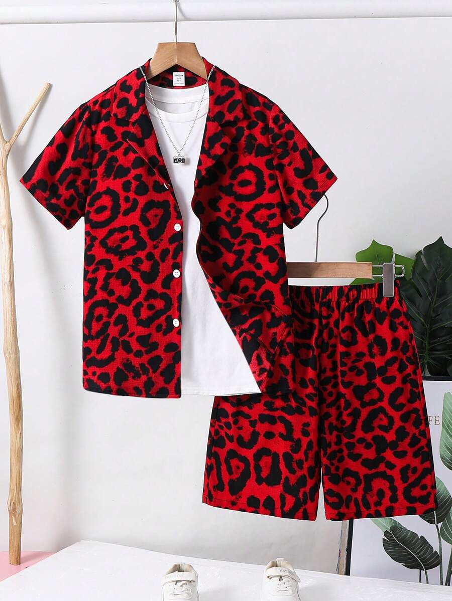 2 件套青少年男孩休闲度假豹纹花卉图案翻领衬衫和短裤套装，适合通勤、上学、休闲、运动、春夏季