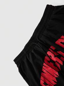 Manfinity EMRG 男士衬衫套装，黑色短袖衬衫短裤套装。衬衫背面图案是一个红色大写字母，上面用粗体写着“SINNERS CLUB”字样。字母下方是一顶显眼的黑色编织帽子，帽子上有三个眼孔和三个三角形的小鼻孔，略带卡通或怪诞的风格。整套是oversized的宽松版型，青春街头风，ins热卖，送男朋友的礼物，年轻休闲运动街头日常通勤百搭返校度假装，送男朋友老公的首选，情侣装 - 黑色 - 查看 5