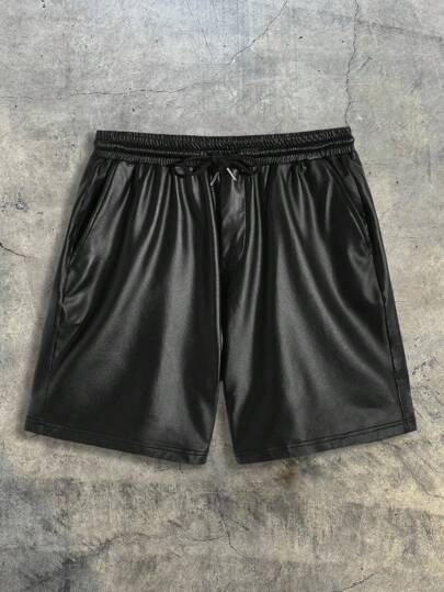 AXEPEAK شورت جلد صناعي (بي يو) للرجال بخصر مطاطي، شورت أسود سادة، هدية للزوج أو الحبيب، ملابس الشارع