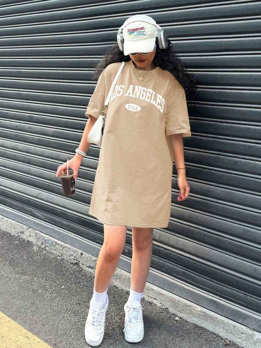 SHEIN 少女橄榄绿色个性化休闲宽松星星印花网眼紧身连衣裙,适合少女,适合节日、派对、生日、郊游,青少年超大 T 恤女孩街头服饰 T 恤连衣裙,街头服饰 - 卡其色 - 查看 1