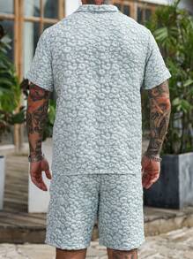 Manfinity Homme 纹理纯色纽扣前短袖衬衫和口袋短裤套装