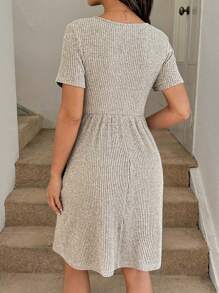 SHEIN Maternity Solid Color Round Neck Short Sleeve Pocketed Dress Tea Party Casual Dress Vacation Outfits