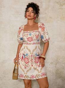Travachic Đầm mini hở lưng tay bồng cổ vuông in họa tiết Bohemian cổ điển cỡ lớn - Màu be - Xem 5