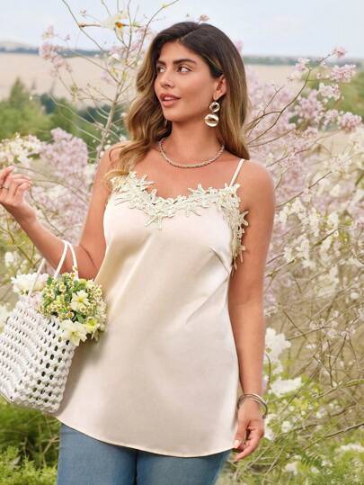 KURAYIA Camiseta y top sin mangas de satén con cuello en V y ribete de encaje tejido, color beige, tallas grandes para mujeres