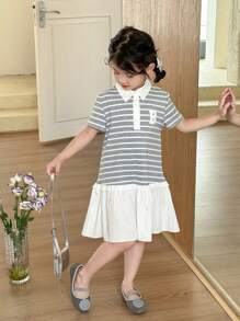 SHEIN Little Byeori 少女灰色条纹休闲短袖连衣裙，带荷叶边领口和下摆 - 彩色 - 查看 2