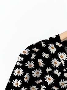 EMERY ROSE 休闲简约雏菊花卉印花加大码 V 领短袖 T 恤带口袋，加大码，适合夏季雏菊印花衬衫女式花卉衬衫女式夏季衬衫黑色雏菊上衣适合外出