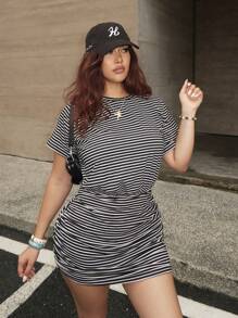 Dripcurv Plus Size Round Neck Short Sleeve Striped Casual Everyday Dress - Black and White - View 1