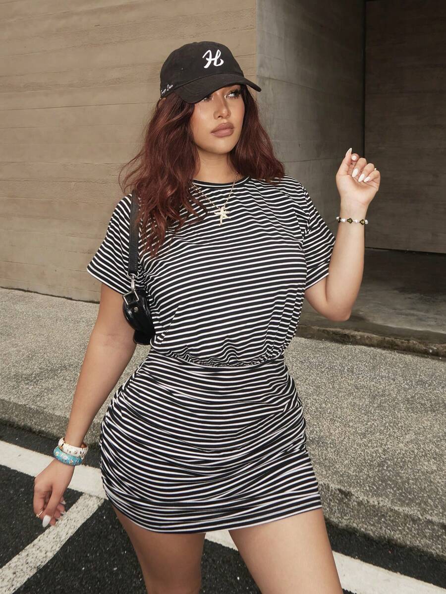 Dripcurv Plus Size Round Neck Short Sleeve Striped Casual Everyday Dress - Black and White - View 1
