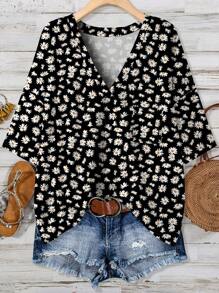 EMERY ROSE 休闲简约雏菊花卉印花加大码 V 领短袖 T 恤带口袋，加大码，适合夏季雏菊印花衬衫女式花卉衬衫女式夏季衬衫黑色雏菊上衣适合外出