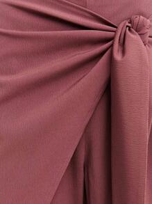 Nöista Pantaloni a gamba ampia con effetto avvolgente, in tessuto morbido e fluido, con dettaglio di laccio in vita. Taglio lusinghiero per look estivi, São João e outfit da vacanza.
