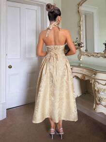 Glamine Charm 女式复古3D压花花卉V领无袖中长溜冰裙 - 杏色 - 查看 2