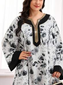 Al Najma 加大码传统阿拉伯长袍，V 领，白底黑色花卉印花，加大码长袖，朴素的卡夫坦 - 黑與白 - 查看 1