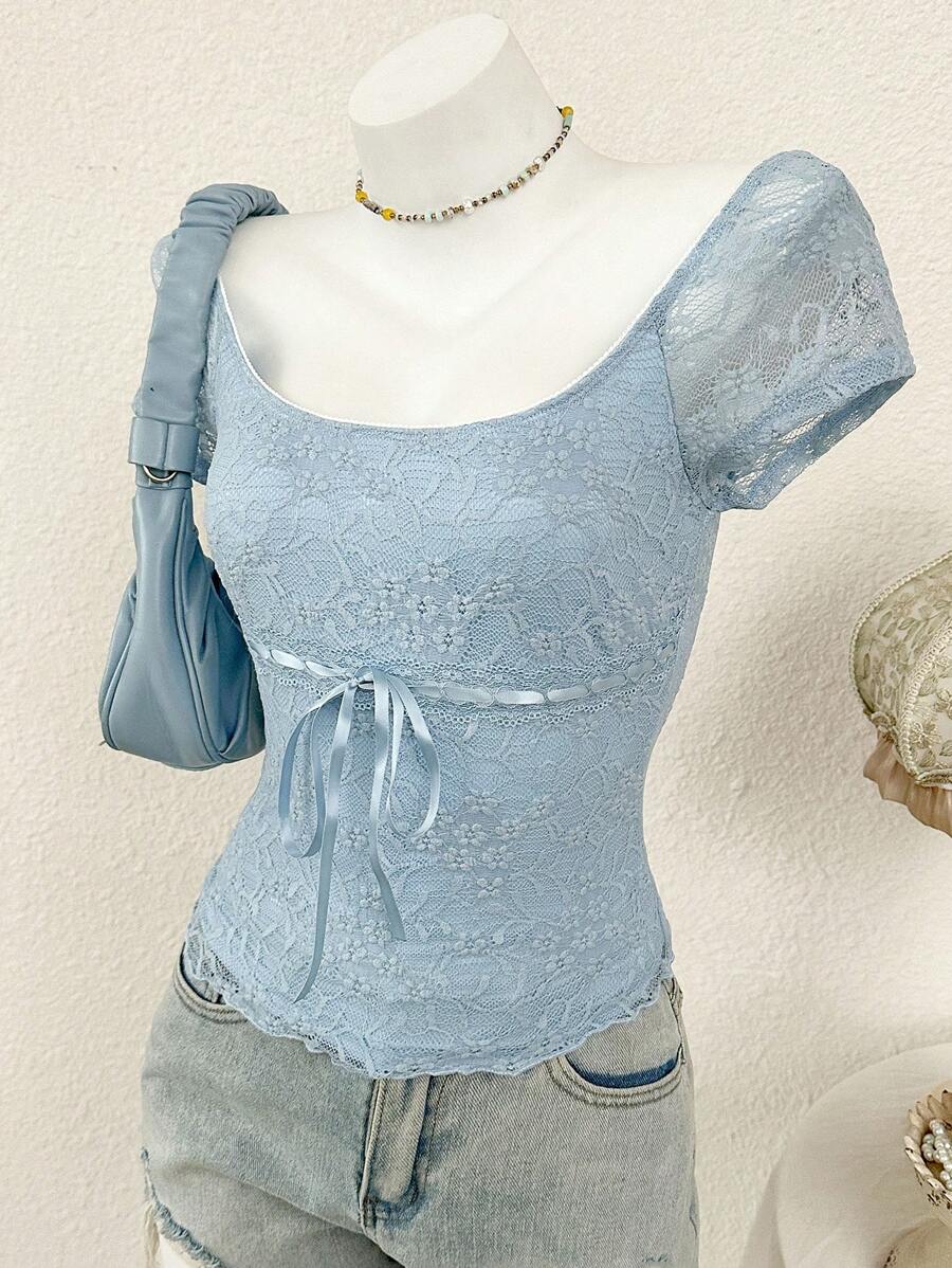 Modelyn 女士花卉蕾丝前系带短袖修身优雅 T 恤