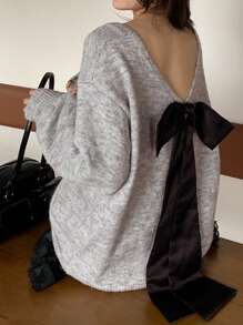 DAZY Damen Rundhals Pullover mit offenem Rücken und Schleifen-Dekor, langer Arm, Lässig, Herbstmode für Frauen