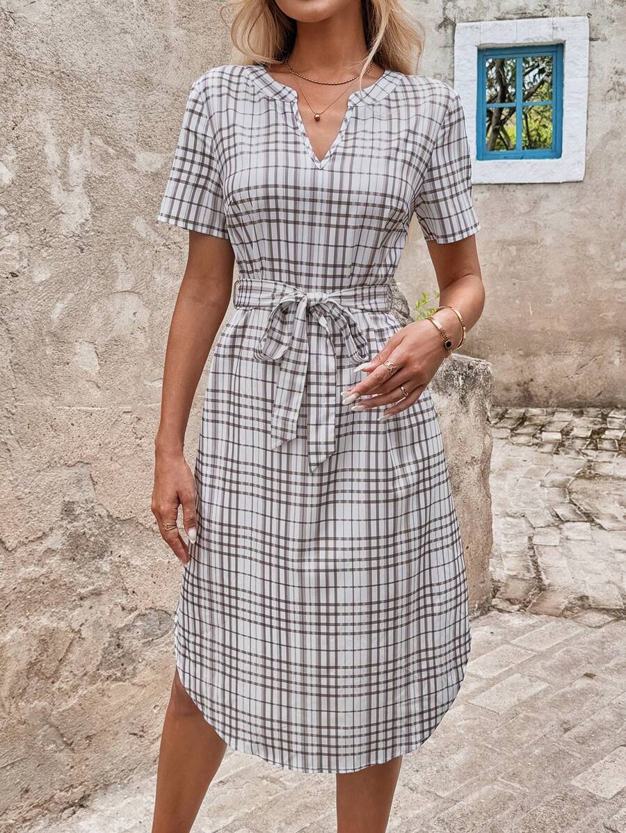 SHEIN Clasi 夏季优雅女士格纹印花V领吊带腰A字短款连衣裙 - 彩色 - 查看 1