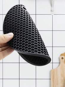 2pcs/Set Silicone Insulation Pad, Modern Black Honeycomb Textured Round Anti-Slip Hot Pot Mat For Table, Heat Resistant Slip Proof Kitchen Items, Practical Holiday Home Gift - Black - View 7