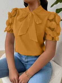 SHEIN Clasi Chemise à manches courtes avec col et nœud à l'avant pour femmes grande taille