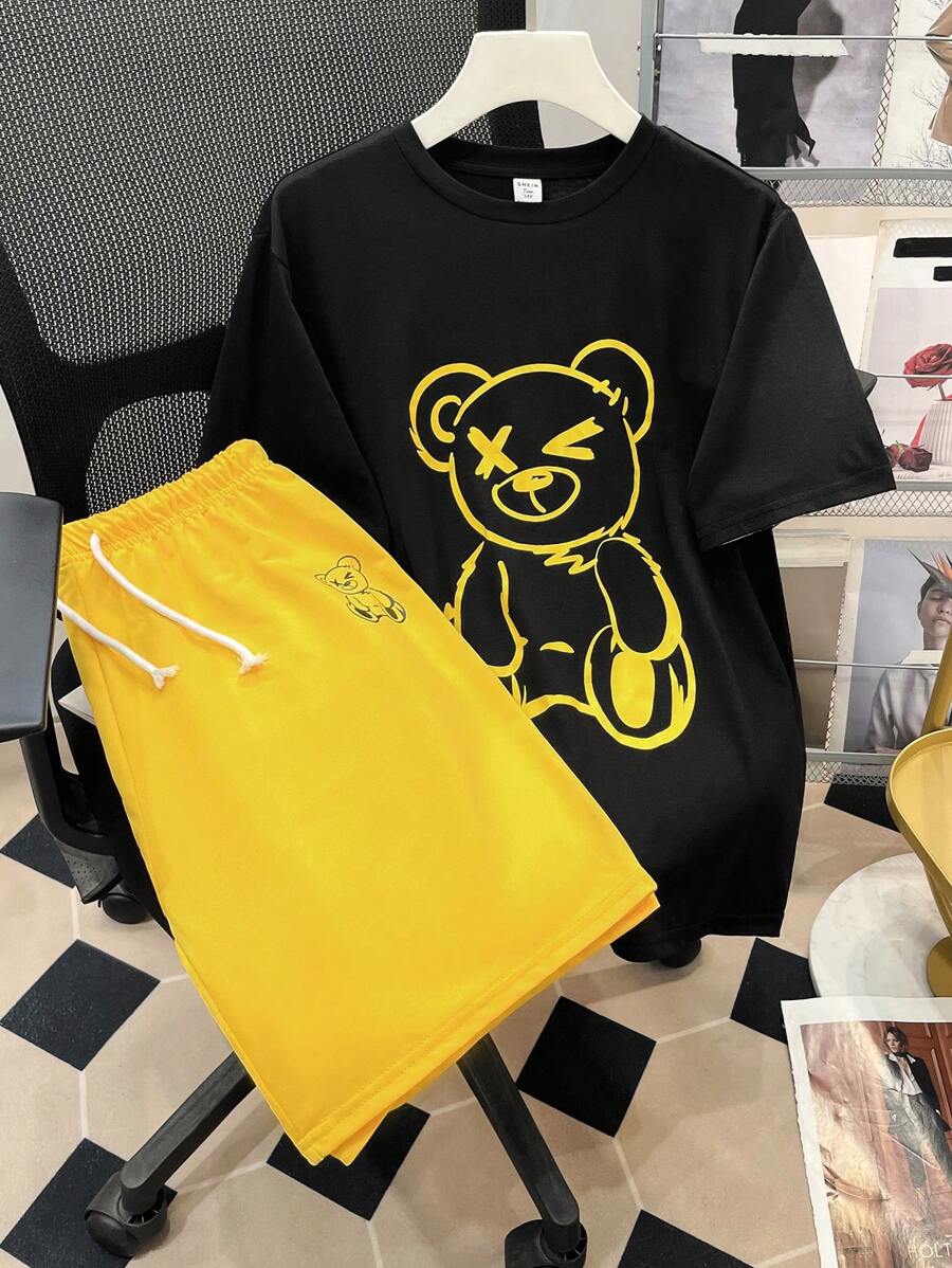 SHEIN 青少年男孩休闲熊印花圆领短袖T恤和短裤两件套 - 黃色 - 查看 1