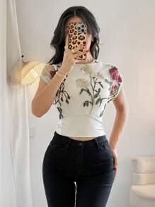 SHEIN Privé Blusa de verano ajustada con mangas cortas y bordado floral vintage para mujer, Blusa de patchwork floral albaricoque, Diseño cómodo y ajustado, Ropa de primavera/verano, Playa, Oficina, Elegante, Día de la Madre - Albaricoque - Ver 1