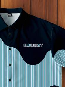 Manfinity Chillmode Modisches lässiges junges Urlaubshemd für Herren mit Ozeanwellen-Streifenprint und Schriftzug, geeignet für Sommer Outdoor, Urlaub, Dates, Partys, perfekt für Paarmodepassung, tolles Geschenk für den Freund