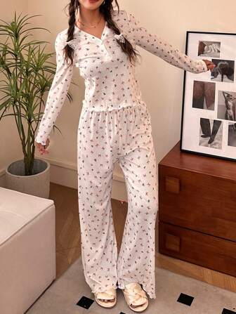 SHEIN 2 件柔软舒适少女甜美简约彩色蝴蝶结装饰 V 领半开前褶边下摆长袖上衣和裤子睡衣套装