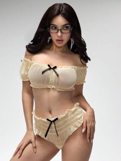 Set di lingerie composto da top con rouches in rete e perizoma, in stile gotico scuro