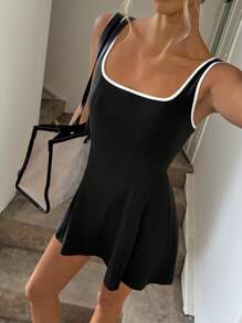 Easowa 方领撞色腰部荷叶边A字休闲运动女式短款连衣裙 - 黑色 - 查看 4