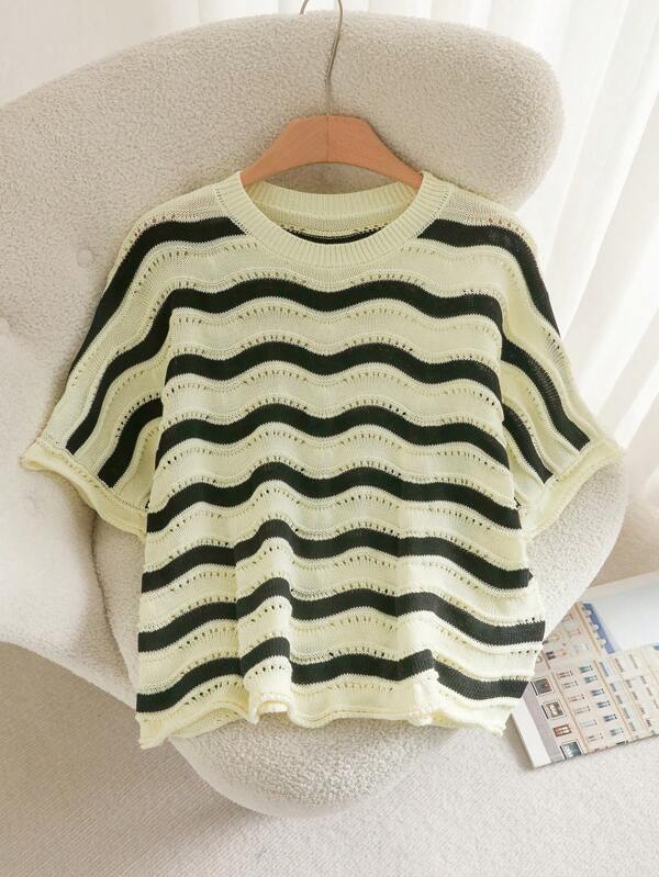 CosyJoli Plus Size Casual Wavy Striped Round Neck Batwing Sleeve Loose Pullover Sweater T-Shirt